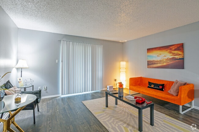 2BR, 2BT - The Mingler - 1020SF - Living Area