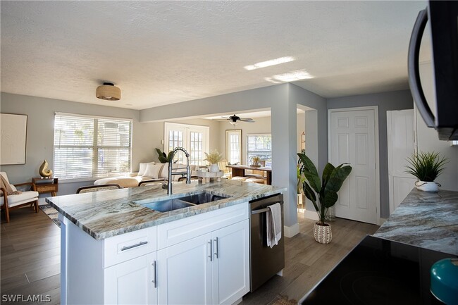 Photo - 528 14th St N