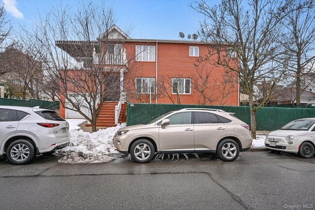 Building Photo - 77-16 Kew Forest Ln