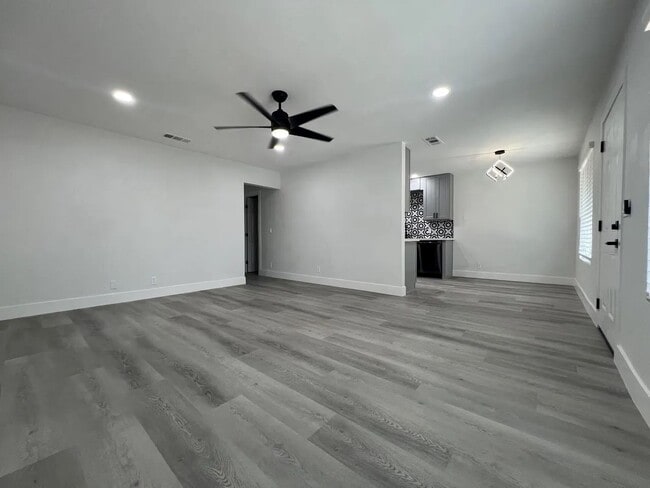Living Room Dining Room - 657 W Parlier Ave Unit 125