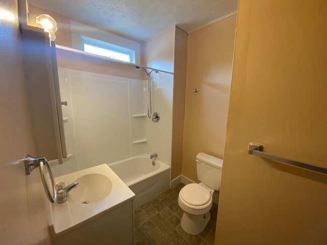 Photo - 719 W Jefferson St Unit B