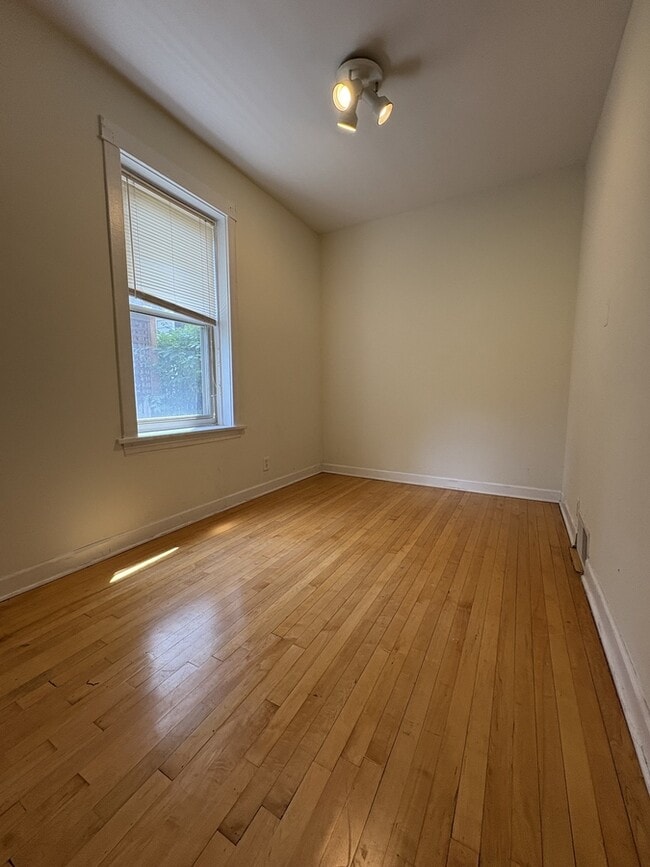 Photo - 2170 W Windsor Ave Unit 2