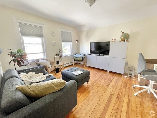 Building Photo - 25 Haskell St Unit 2 Rental