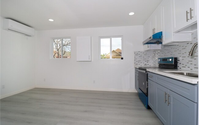 Photo - 2931 Manitou Ave Unidad 2931 1/2 Manitou