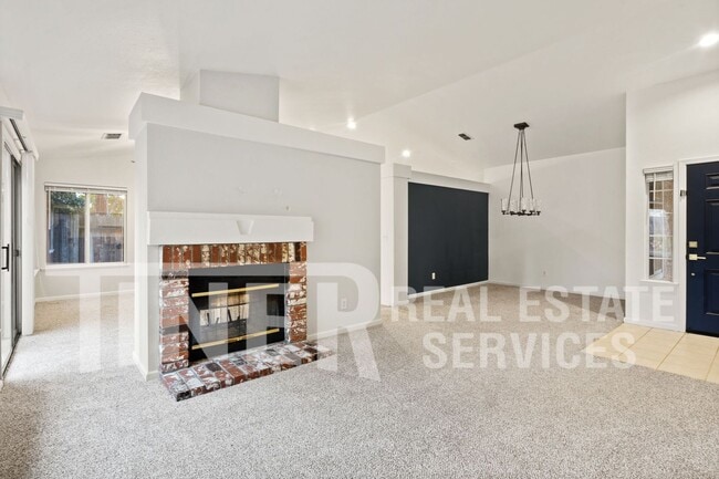 Photo - 134 John Henry Cir