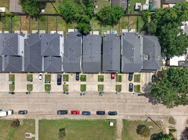 Photo - 3229 Real St