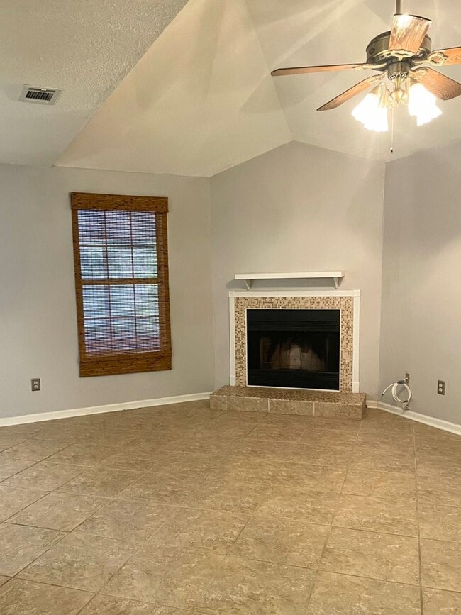 Photo - Prime Location , Pool and Grass cutting included!!!