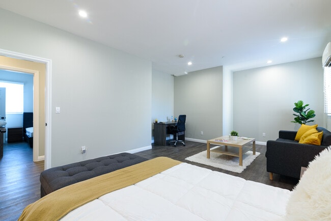 Photo - 1164 W 24th St Unidad 1164