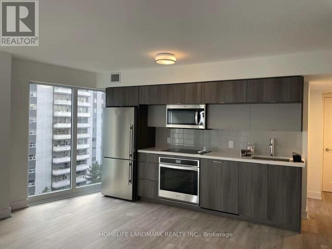 Photo - 575 Bloor St E
