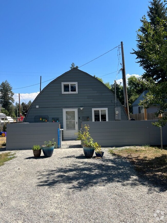 Building Photo - Fully Renovated Unique 1 bedroom Home w/ Shop