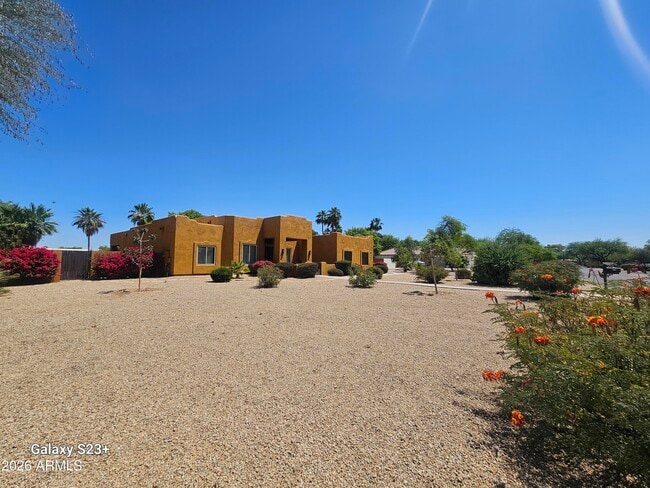 5118 W Winston Dr