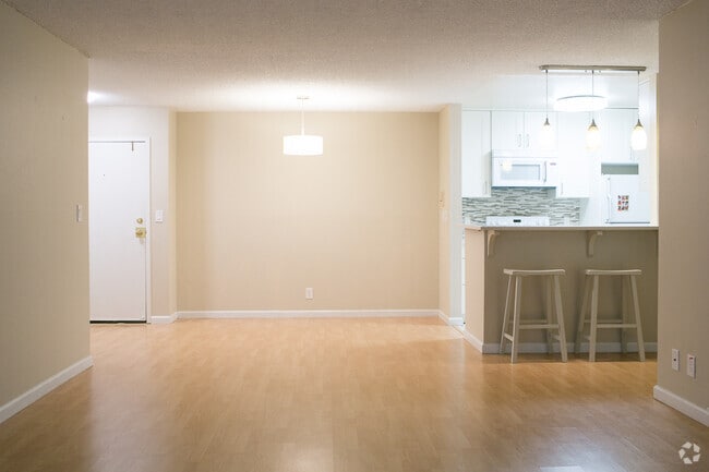 Building Photo - 377 Mandarin Dr Rental