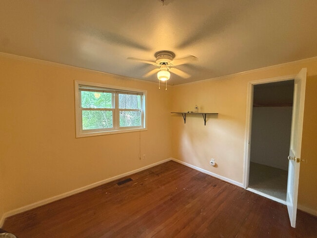 Photo - 910 Orient St
