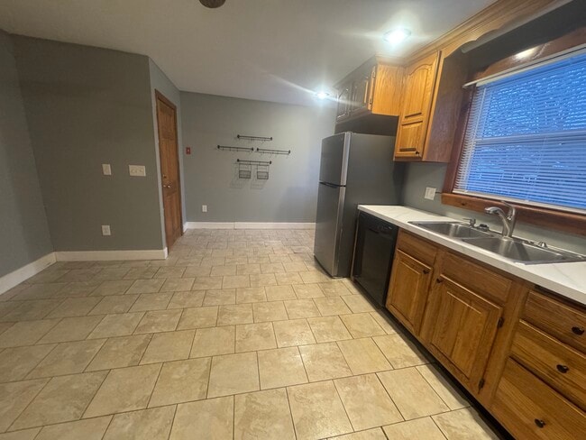 Photo - 190 N Main St