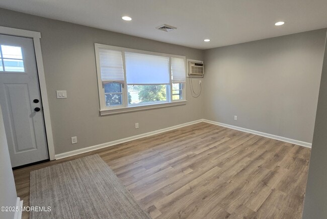 Photo - 554 Lillie Rd