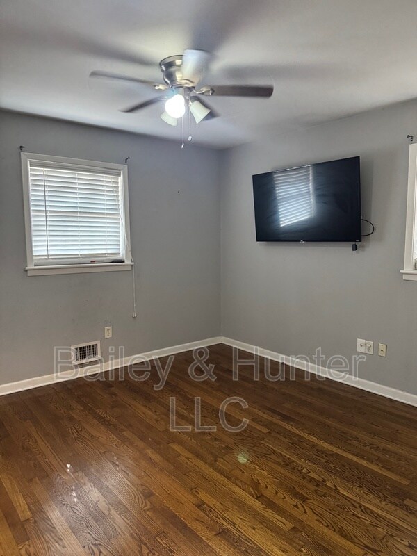 Photo - 440 Mead St SE