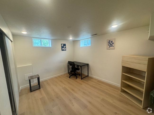 Building Photo - 2577 S 700 E Rental