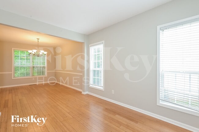 Photo - 1577 Silver Ridge Dr SW