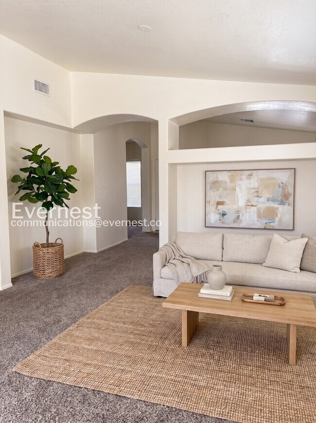 Photo - 3 Bed, 2 Bath Home with Fenced Yard & Garage / Vouchers Accepted / Available Now!