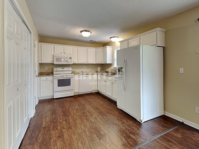 Photo - 301 Kingfisher Dr