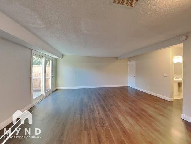 Photo - 1970 Grande Cir Unit 16