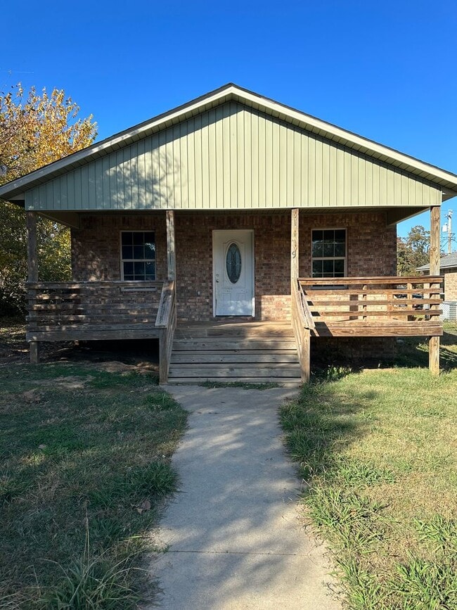 Building Photo - 1619 Cherry St