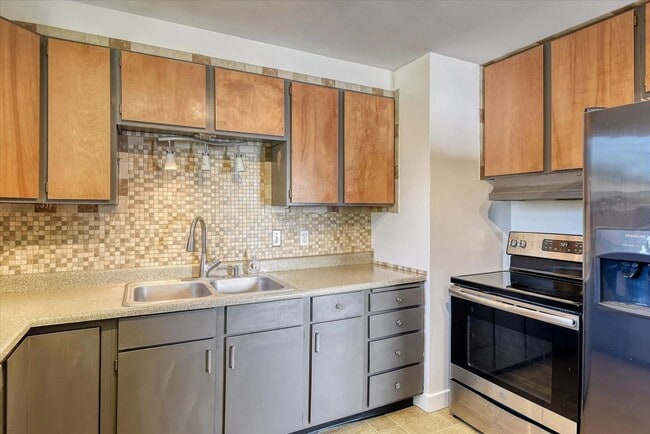 Building Photo - Beautiful 3bed/2 bath home in the heart of...