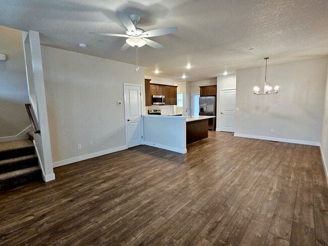 Photo - rent@crownpropertymanagement.com Unit 2553ca "LS BR"