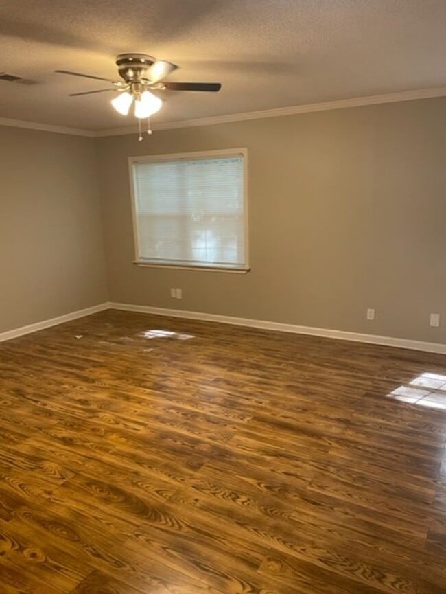 Photo - Spacious 3 bedroom 1 bath near Willow and Perkins