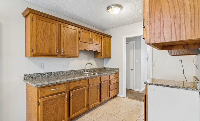 501 Oak Crest Dr