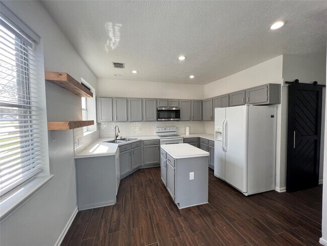 Photo - 319 Fantasy Ln