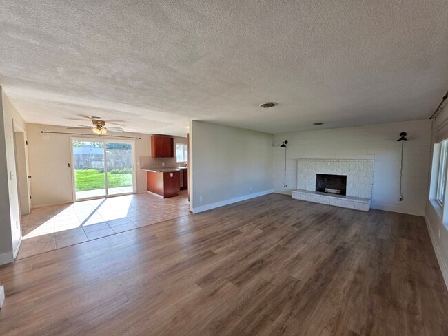 Photo - 1601 S Yelm St