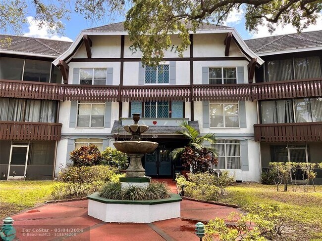 Photo - 3710 Inverrary Dr Unidad 1N