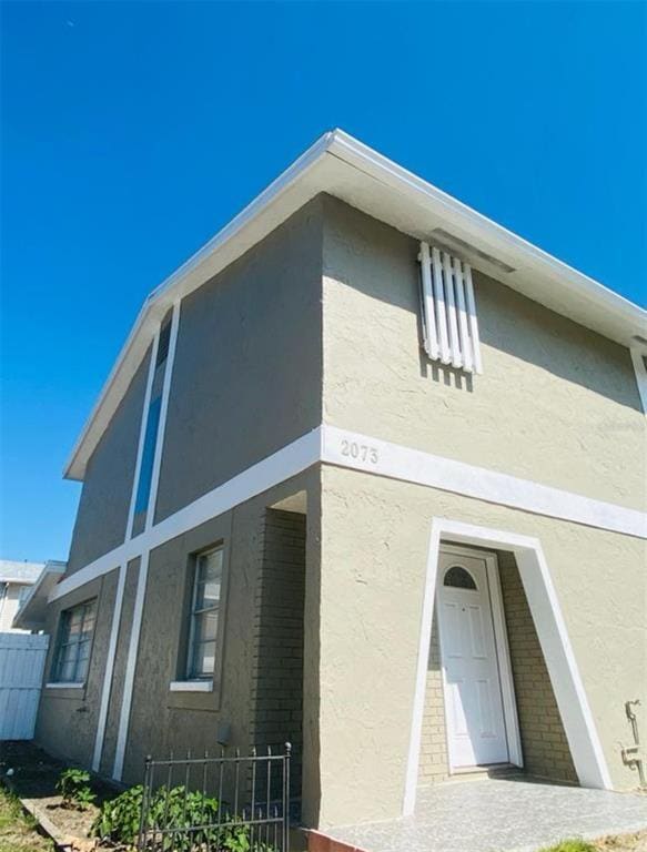 Building Photo - 2073 Loma Linda Way N