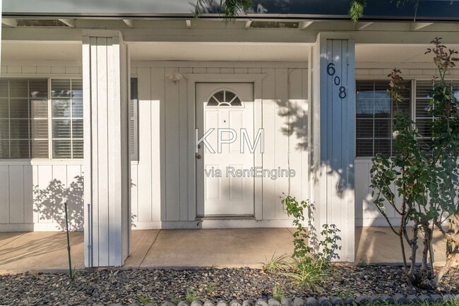 Photo - 608 S Golden Gate Ave