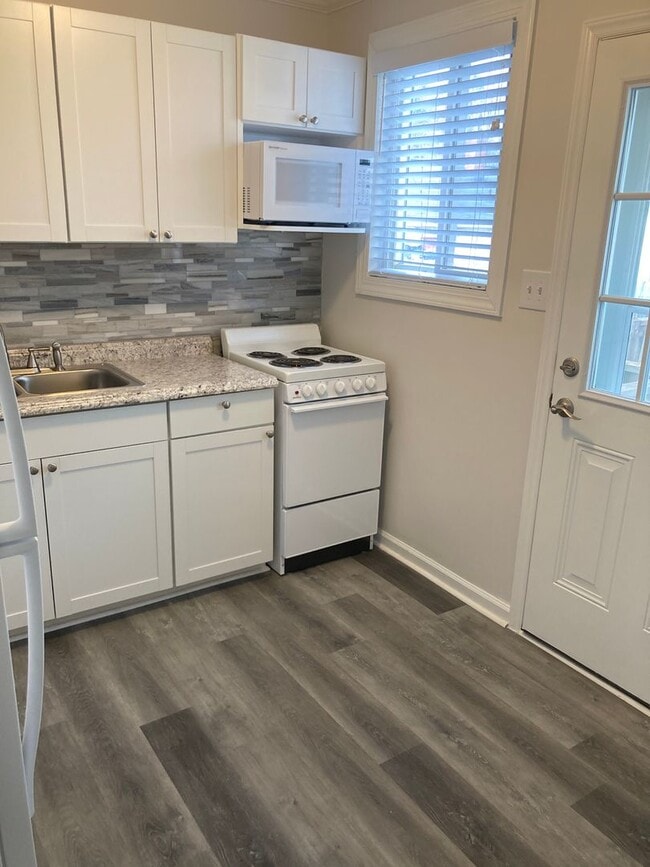 Building Photo - Adorable Condo in Sunset Hills! 2BR/1BA