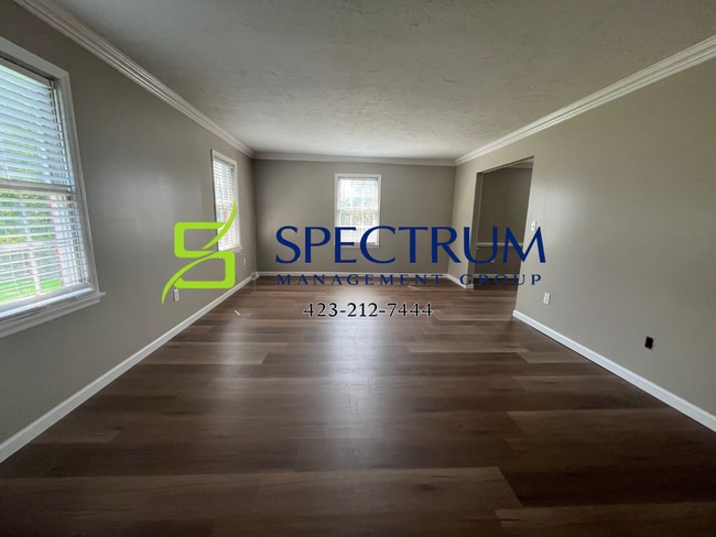 Photo - 723 White Oak Cir