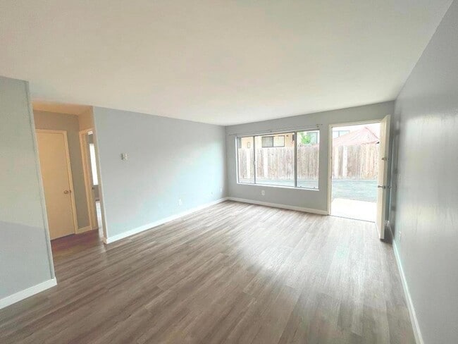 Photo - Spacious 2BD/1BA Apartment in Azalea Park ... Unit A