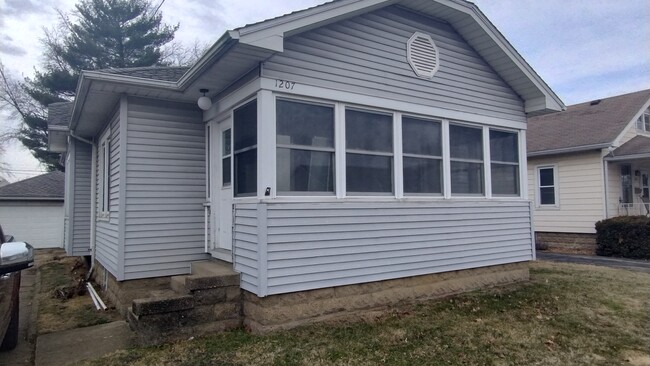 Front Exterior - 1207 S 4th St House