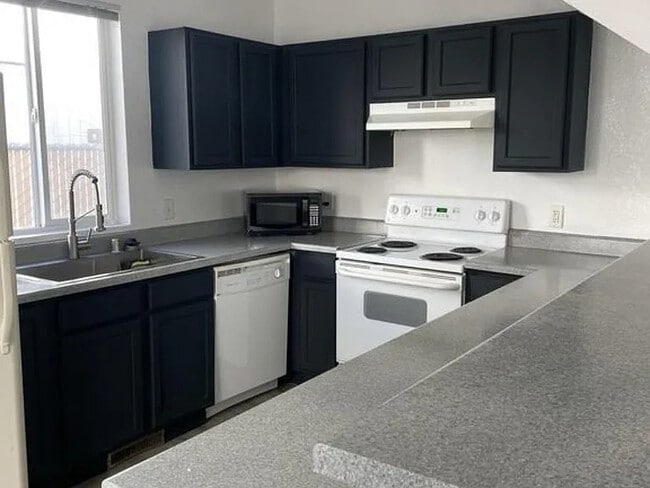 Photo - 1313 Powell Ln