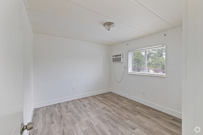 1 habitación, 1 baño - 734 NW 80th St