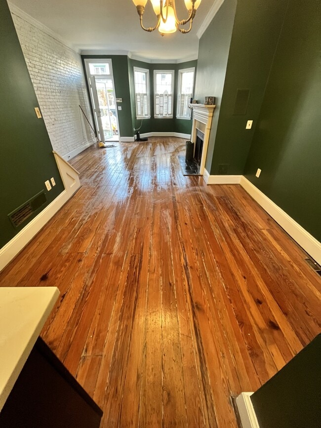 Photo - 807 W 10th St