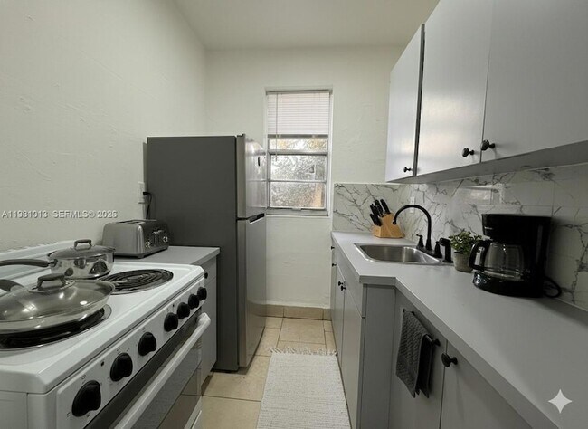 Photo - 1560 SW 5th St Unit 11