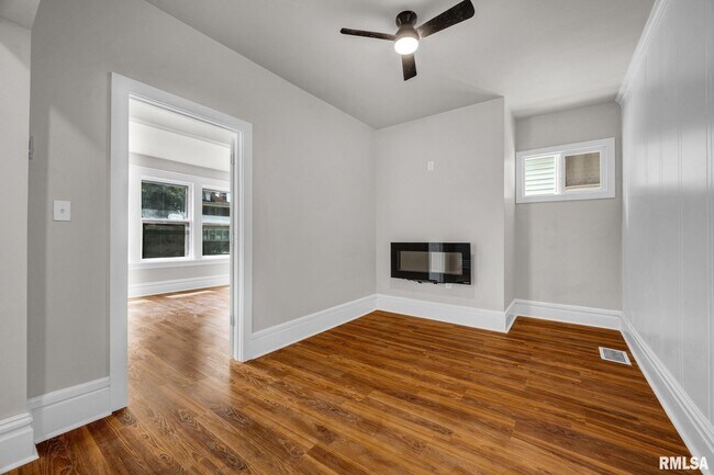 1611 W Barker Ave