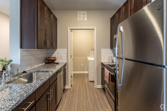 2BR, 2BA - 1072 SF