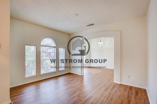 Photo - 4717 Woodhaven Ln