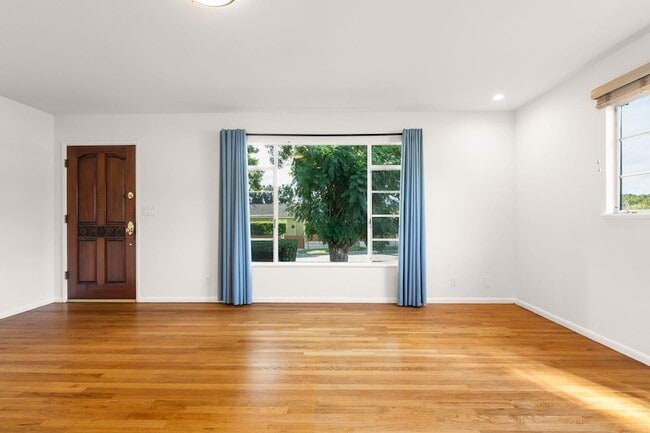 Photo - 5651 N Bryn Mawr St