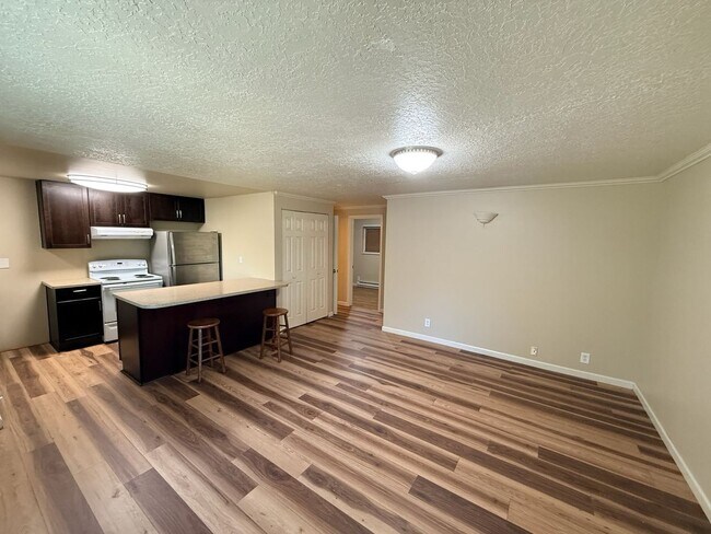 Photo - Cozy Updated 3 Bedroom Happy Valley Unit