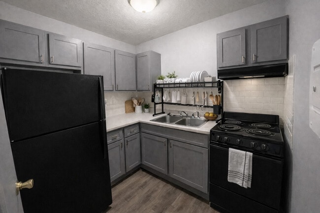 Photo - Hillcrest Apartments