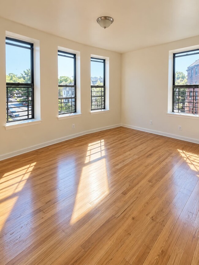 Building Photo - 290 Hawthorne Ave Unit Apt 1
